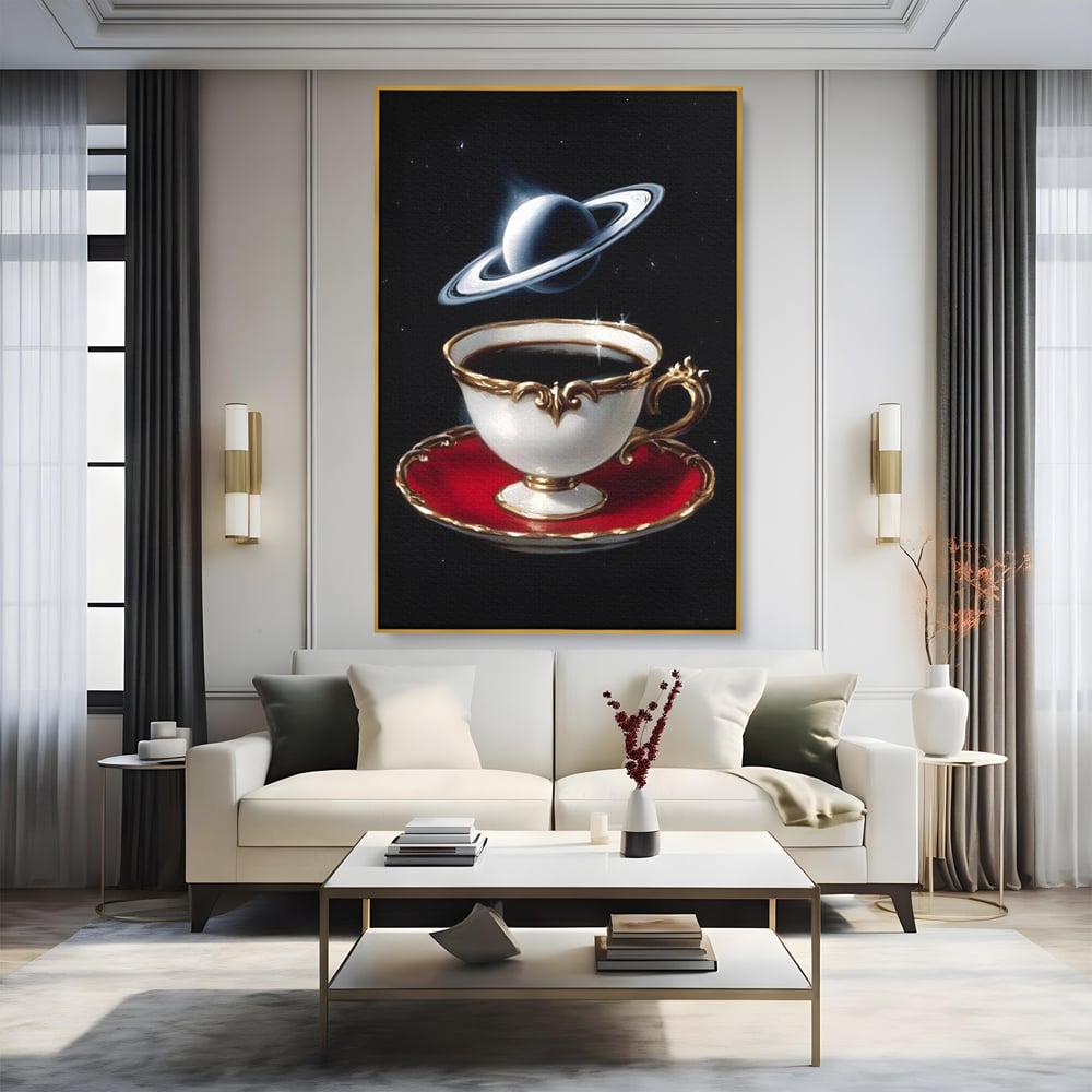 Tablou canvas cu tablou canvas cu ceasca si planeta, in rama de aluminiu auriu, pe perete intr-un living